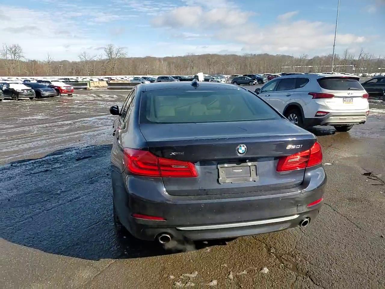 Фото: WBAJA7C50KWC78009