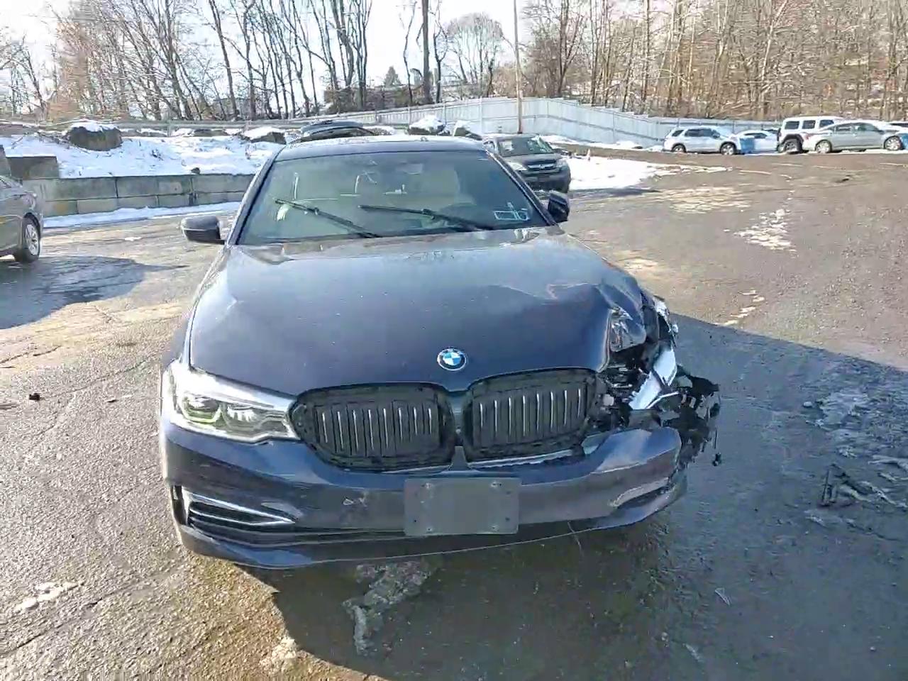 Фото: WBAJA7C50KWC78009