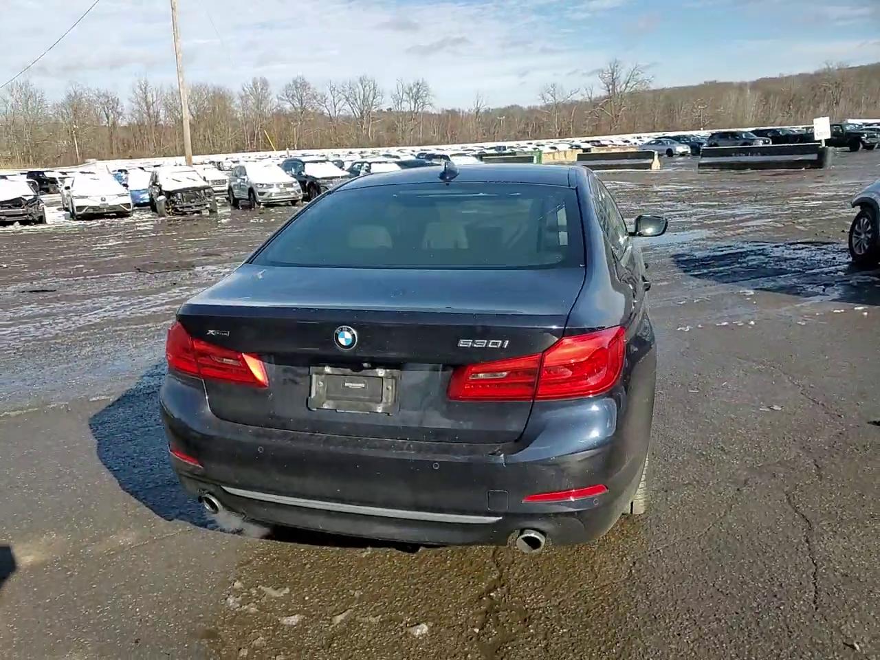 Фото: WBAJA7C50KWC78009