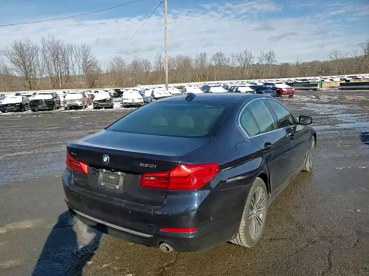 Фото: WBAJA7C50KWC78009