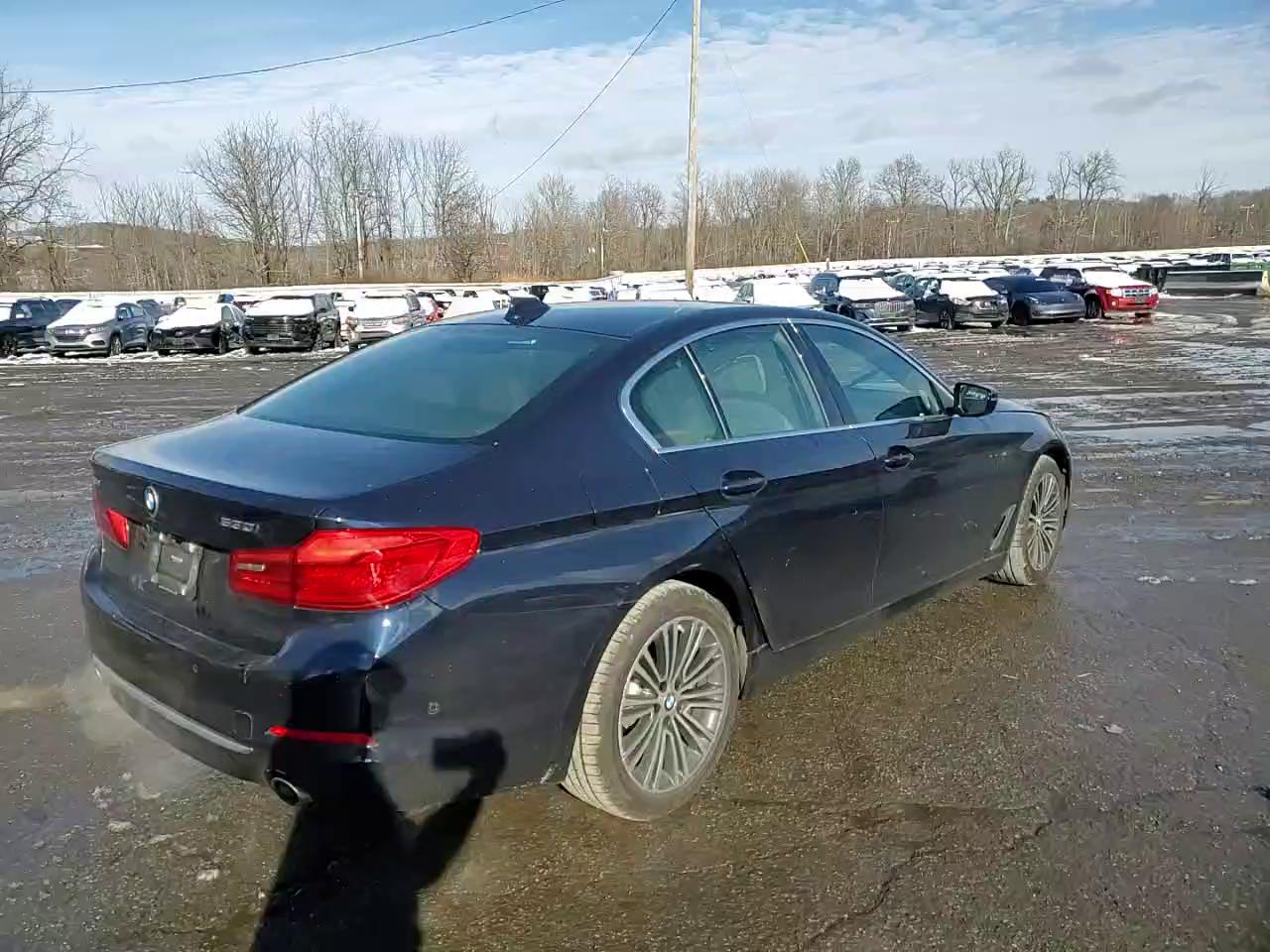 Фото: WBAJA7C50KWC78009