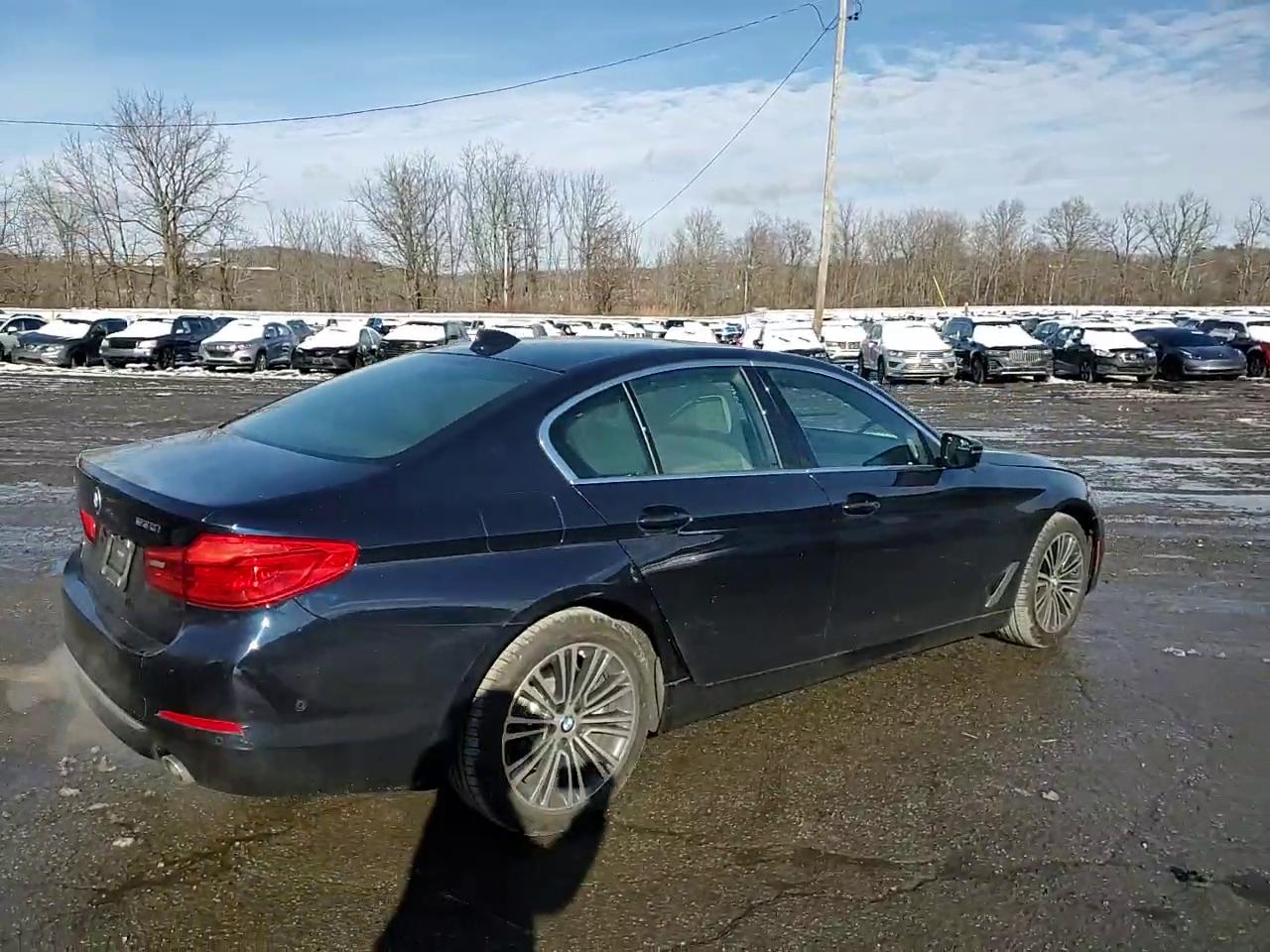 Фото: WBAJA7C50KWC78009