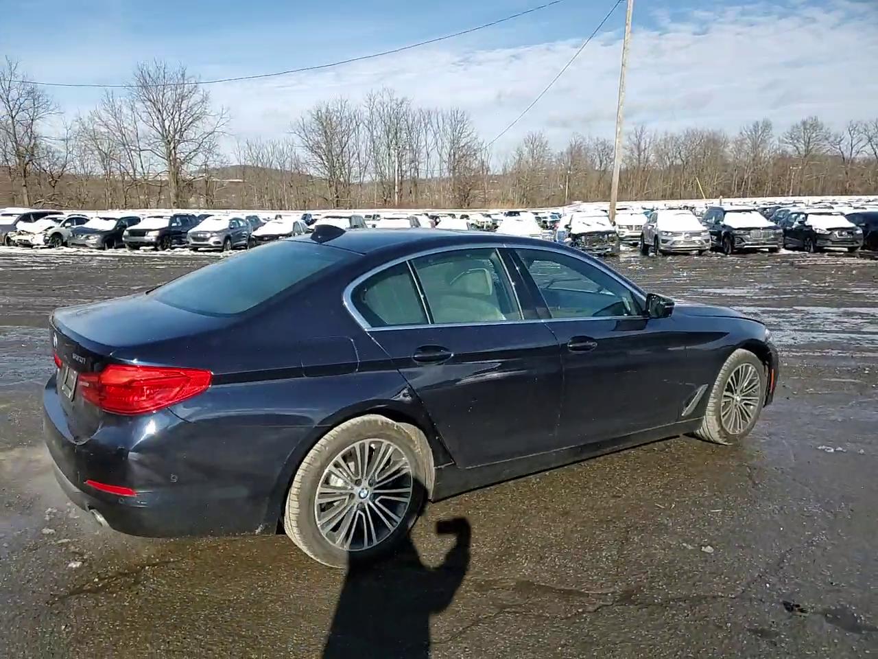 Фото: WBAJA7C50KWC78009