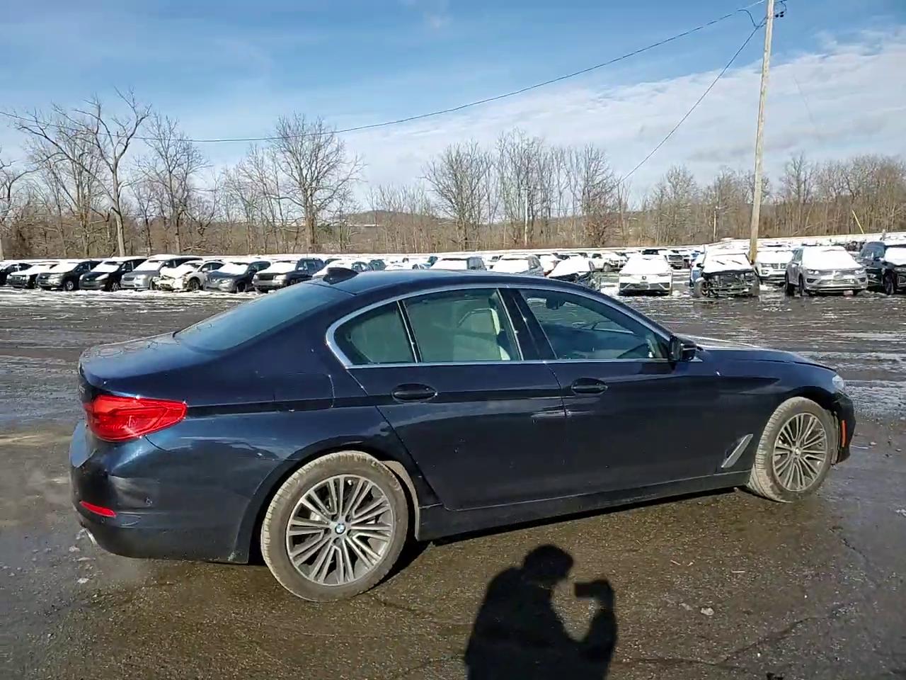 Фото: WBAJA7C50KWC78009