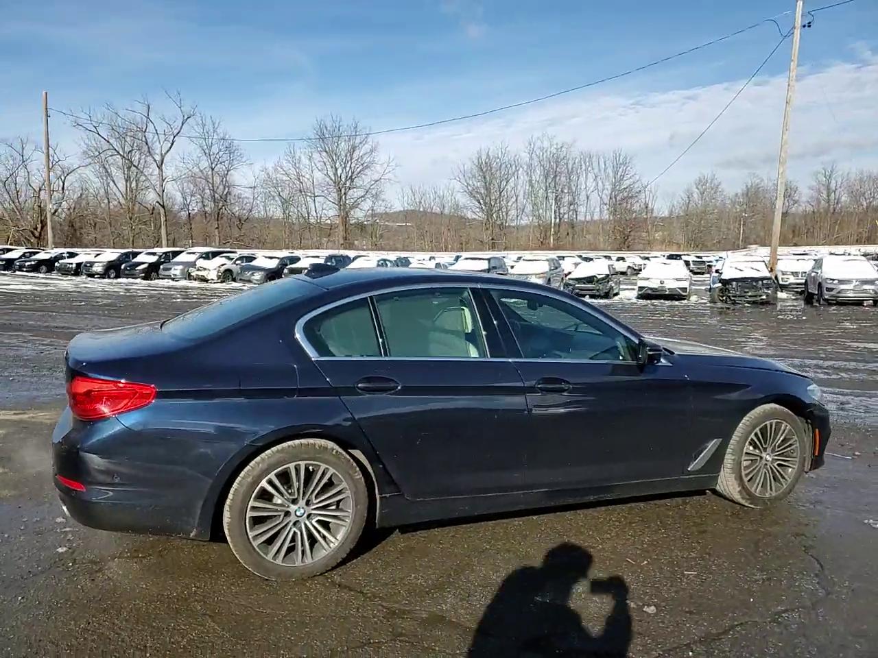 Фото: WBAJA7C50KWC78009