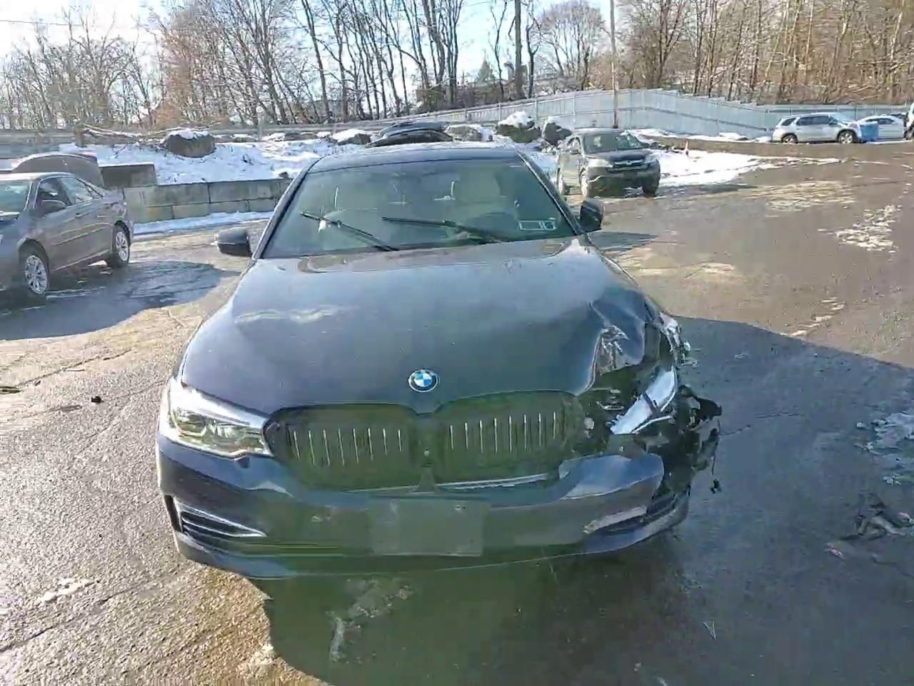 Фото: WBAJA7C50KWC78009