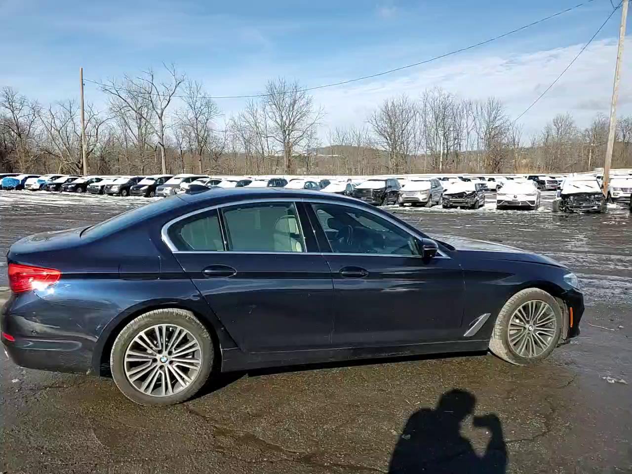 Фото: WBAJA7C50KWC78009