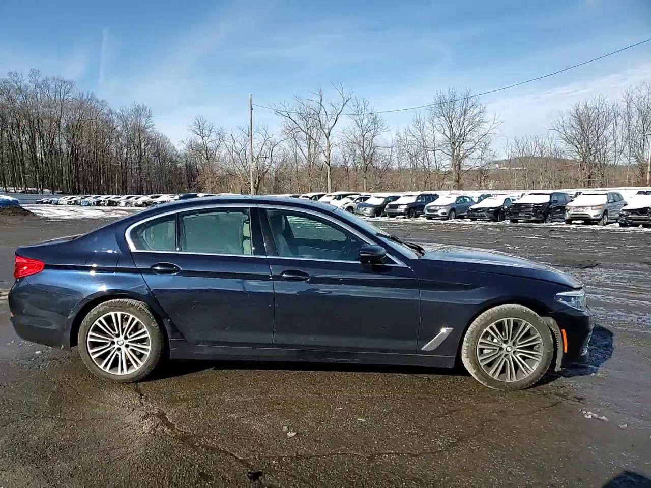 Фото: WBAJA7C50KWC78009