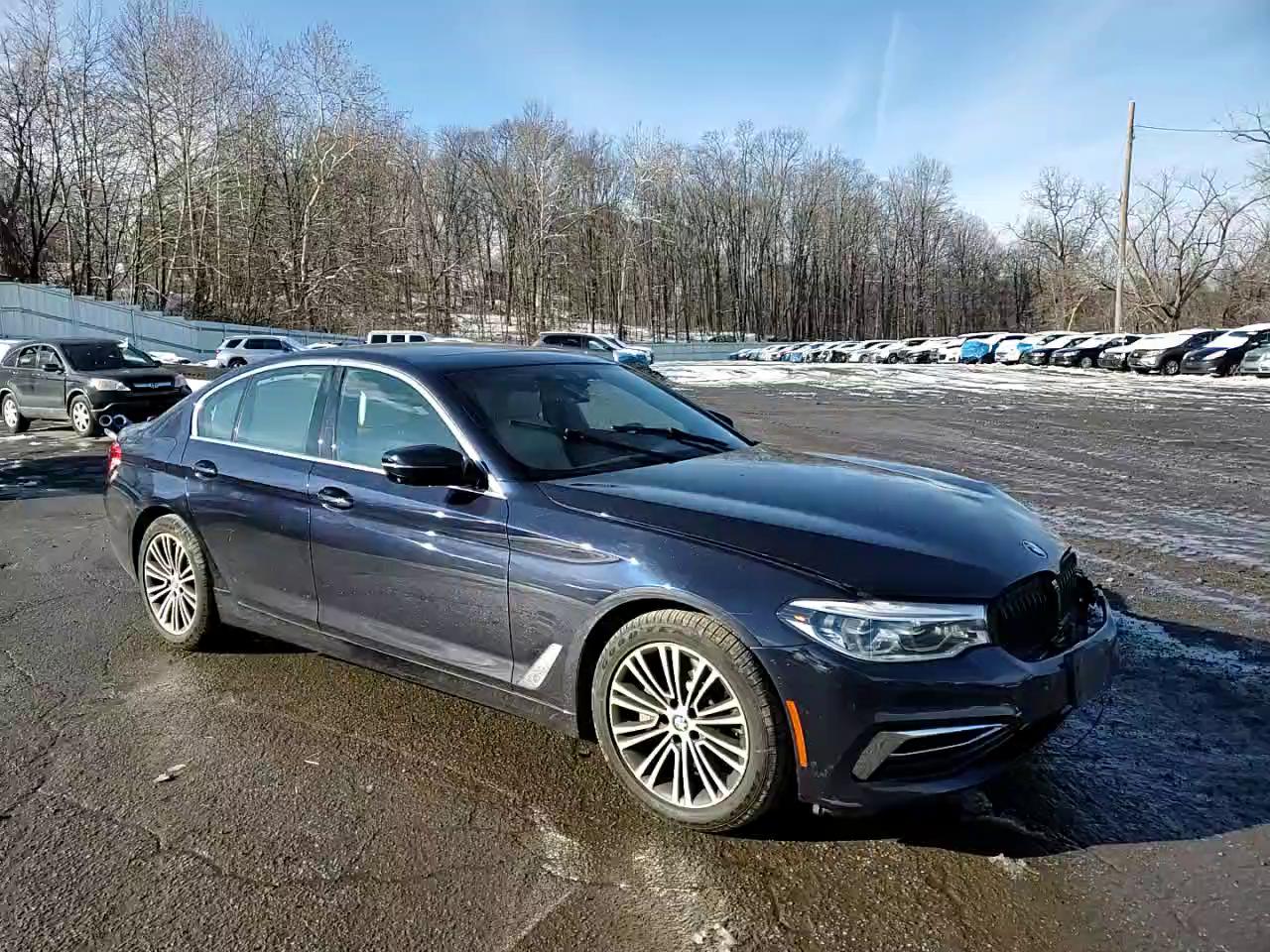 Фото: WBAJA7C50KWC78009