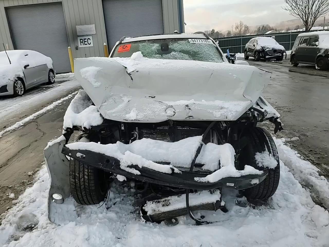 Фото: WBAVL1C50EVY18605