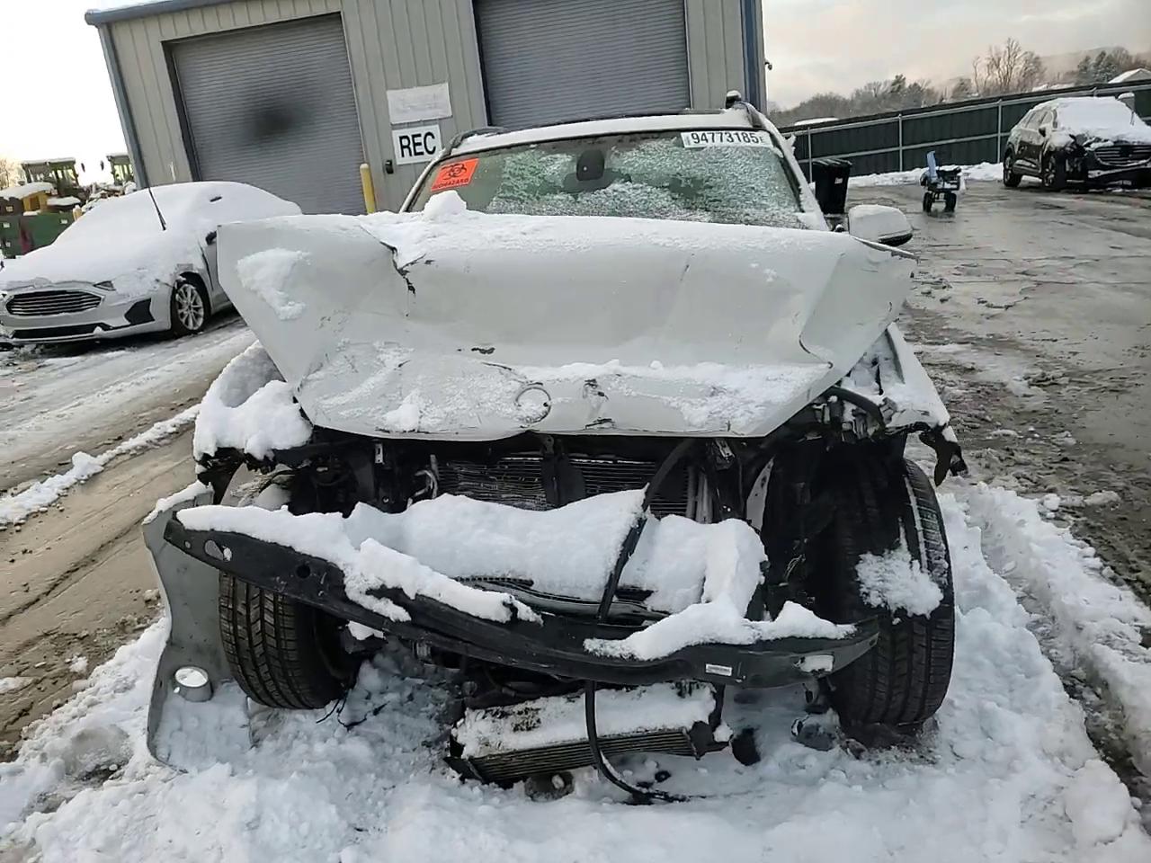 Фото: WBAVL1C50EVY18605