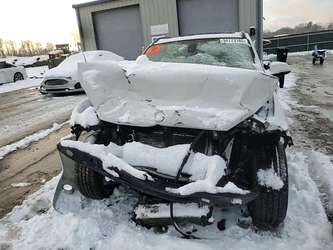 Фото: WBAVL1C50EVY18605