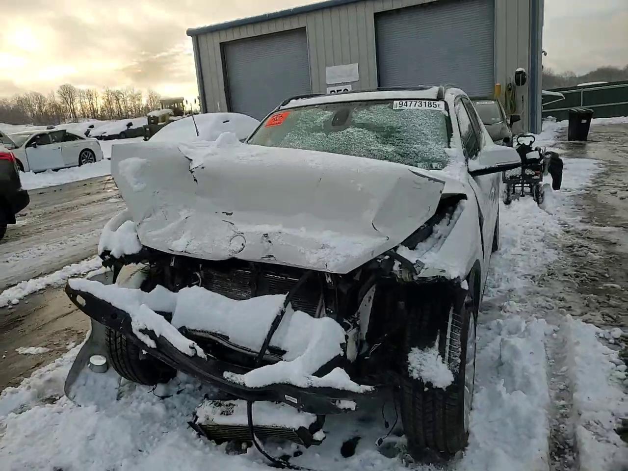 Фото: WBAVL1C50EVY18605