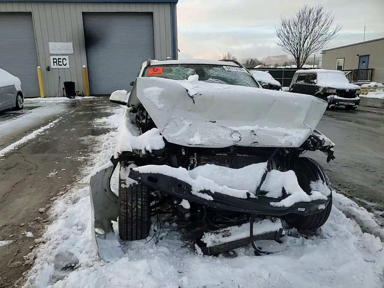 Фото: WBAVL1C50EVY18605