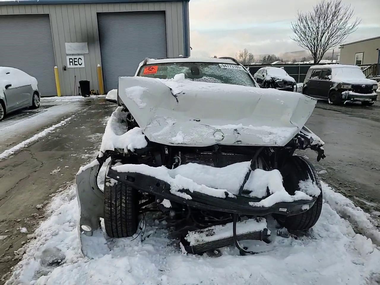 Фото: WBAVL1C50EVY18605