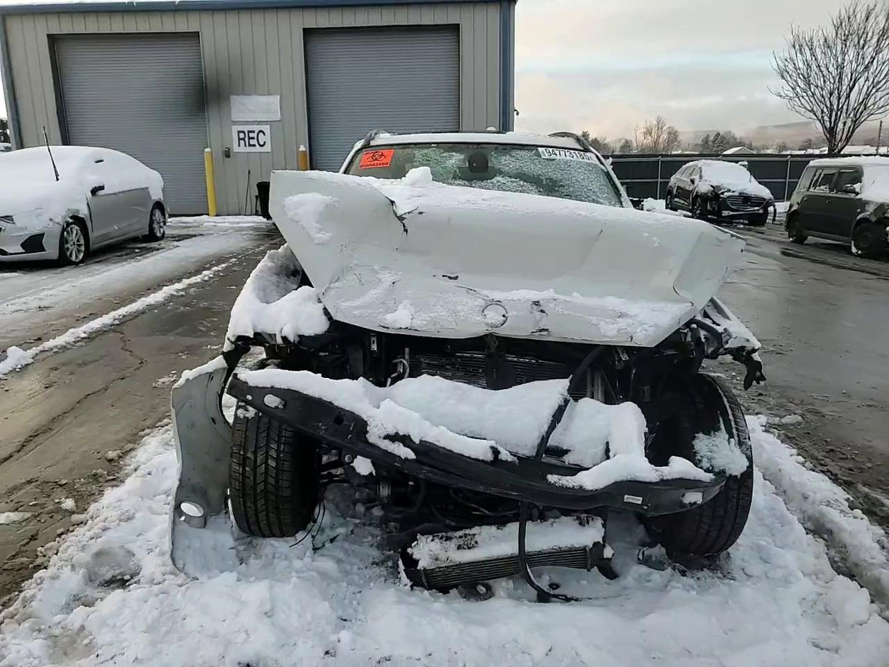 Фото: WBAVL1C50EVY18605