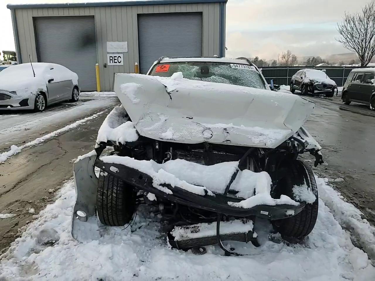 Фото: WBAVL1C50EVY18605