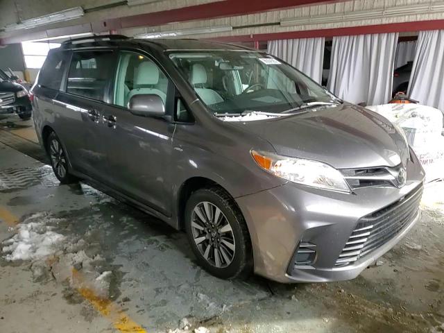 2018 Toyota Sienna Le VIN: 5TDJZ3DC8JS195389 Lot: 96064595