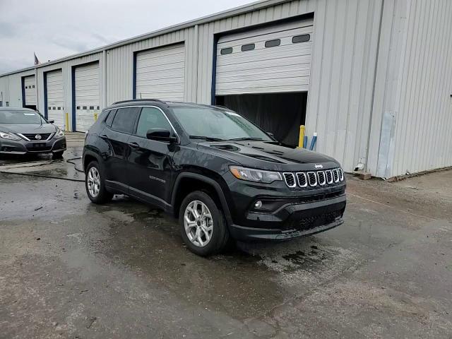 2025 Jeep Compass Latitude VIN: 3C4NJDBN0ST555118 Lot: 93204005