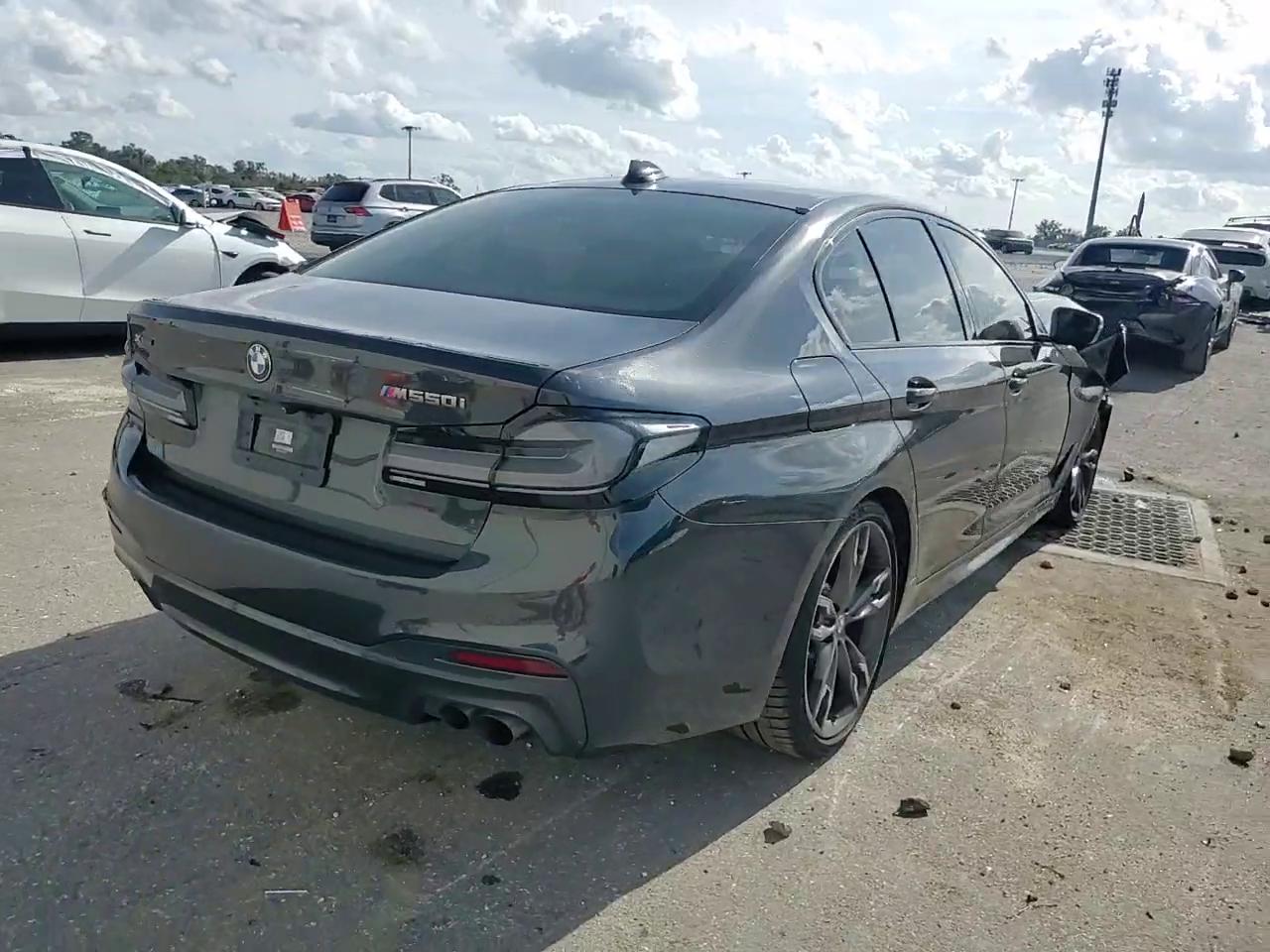 Фото: WBAJS7C03LCE13617