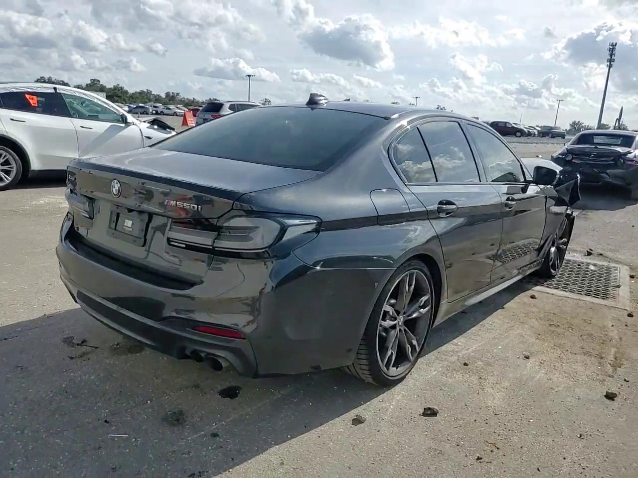 Фото: WBAJS7C03LCE13617