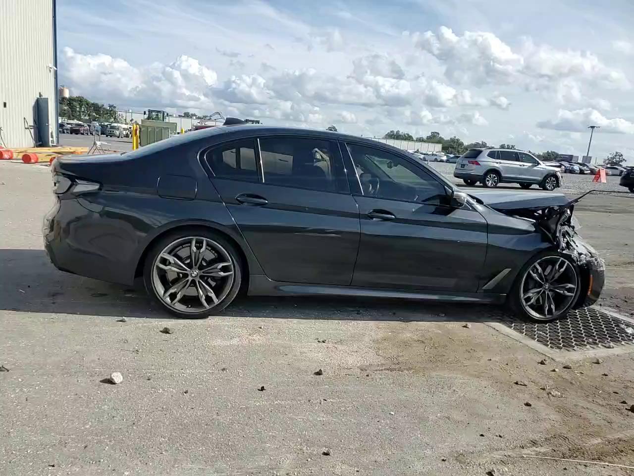 Фото: WBAJS7C03LCE13617