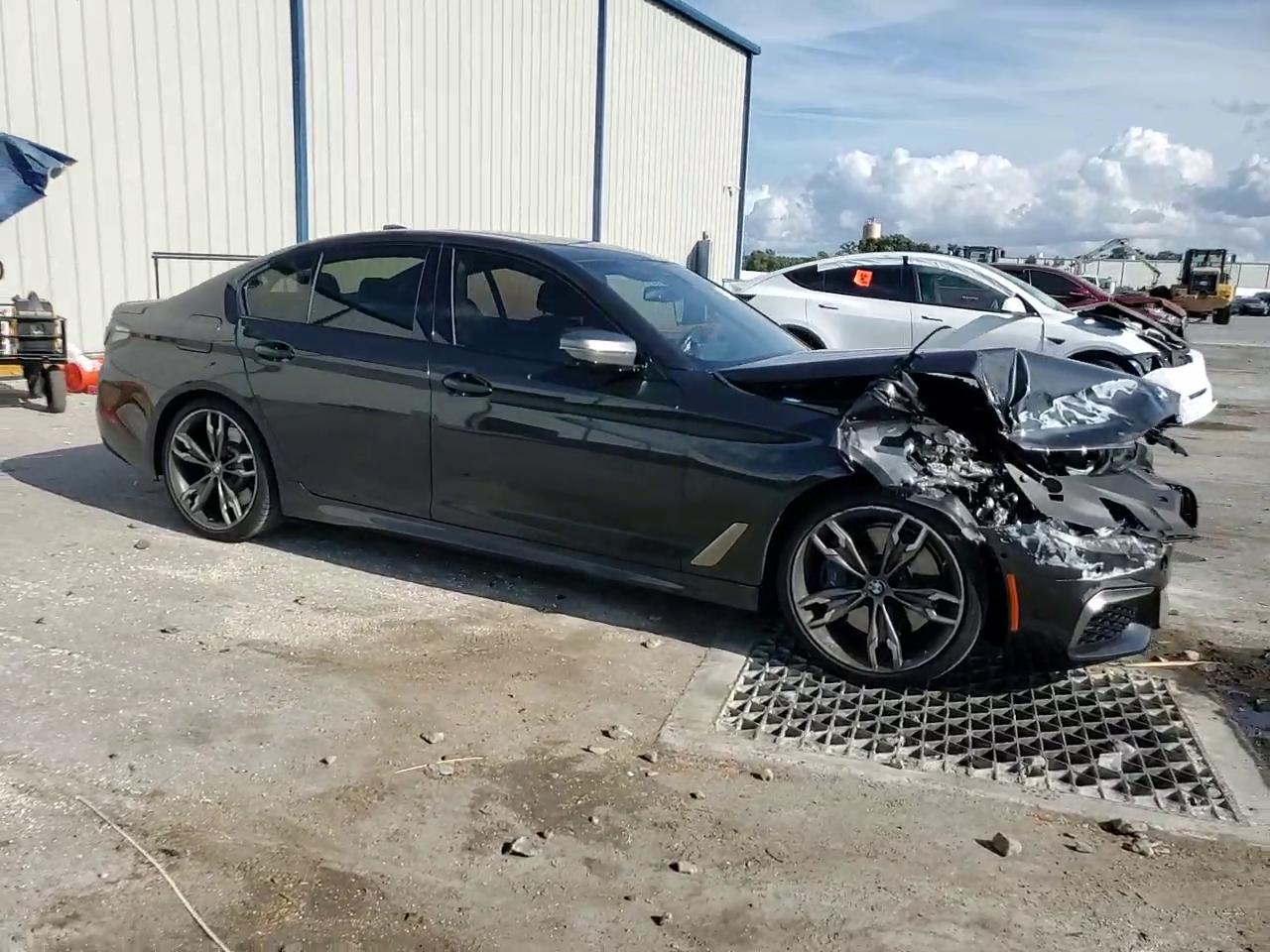 Фото: WBAJS7C03LCE13617