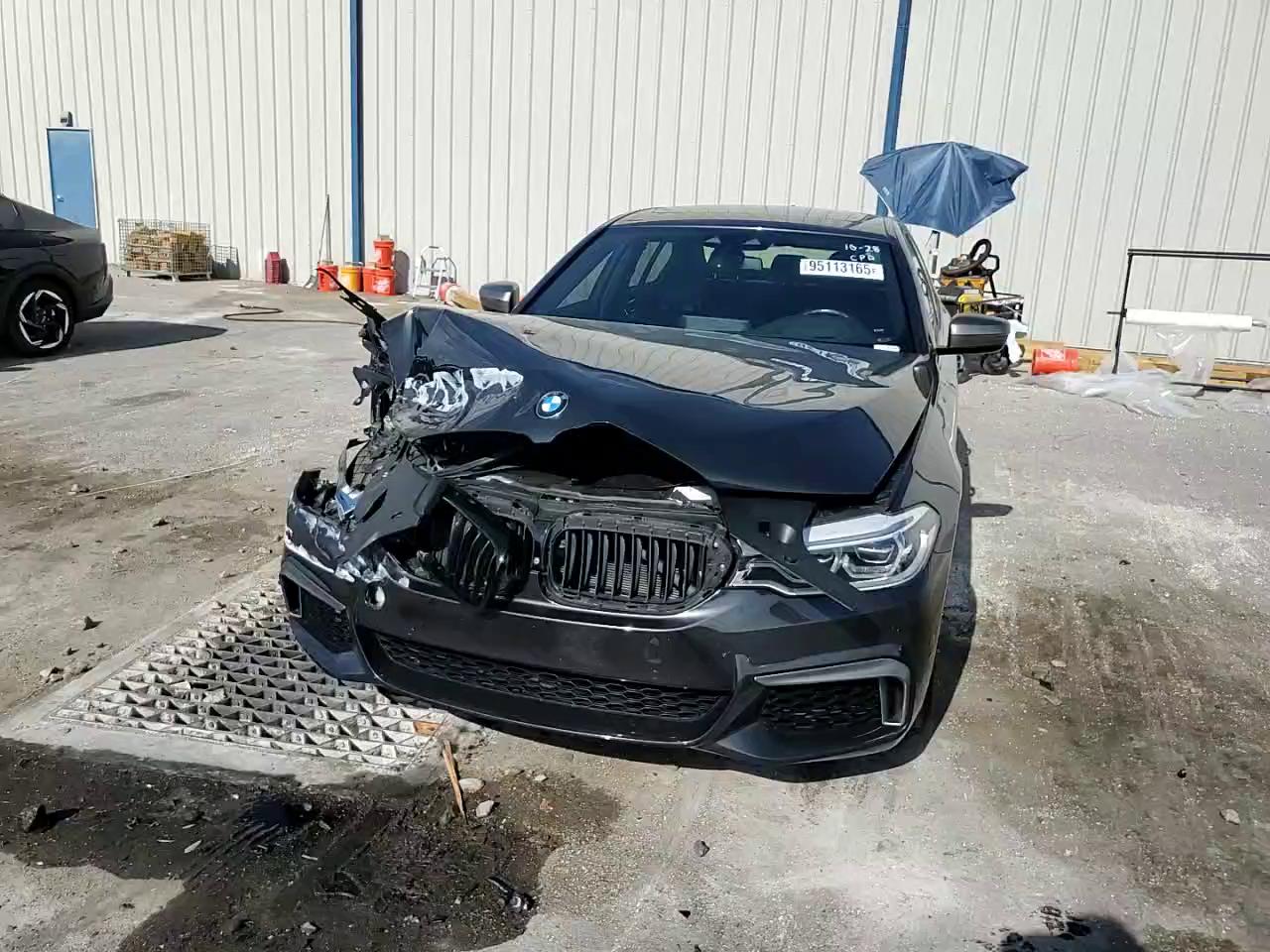 Фото: WBAJS7C03LCE13617