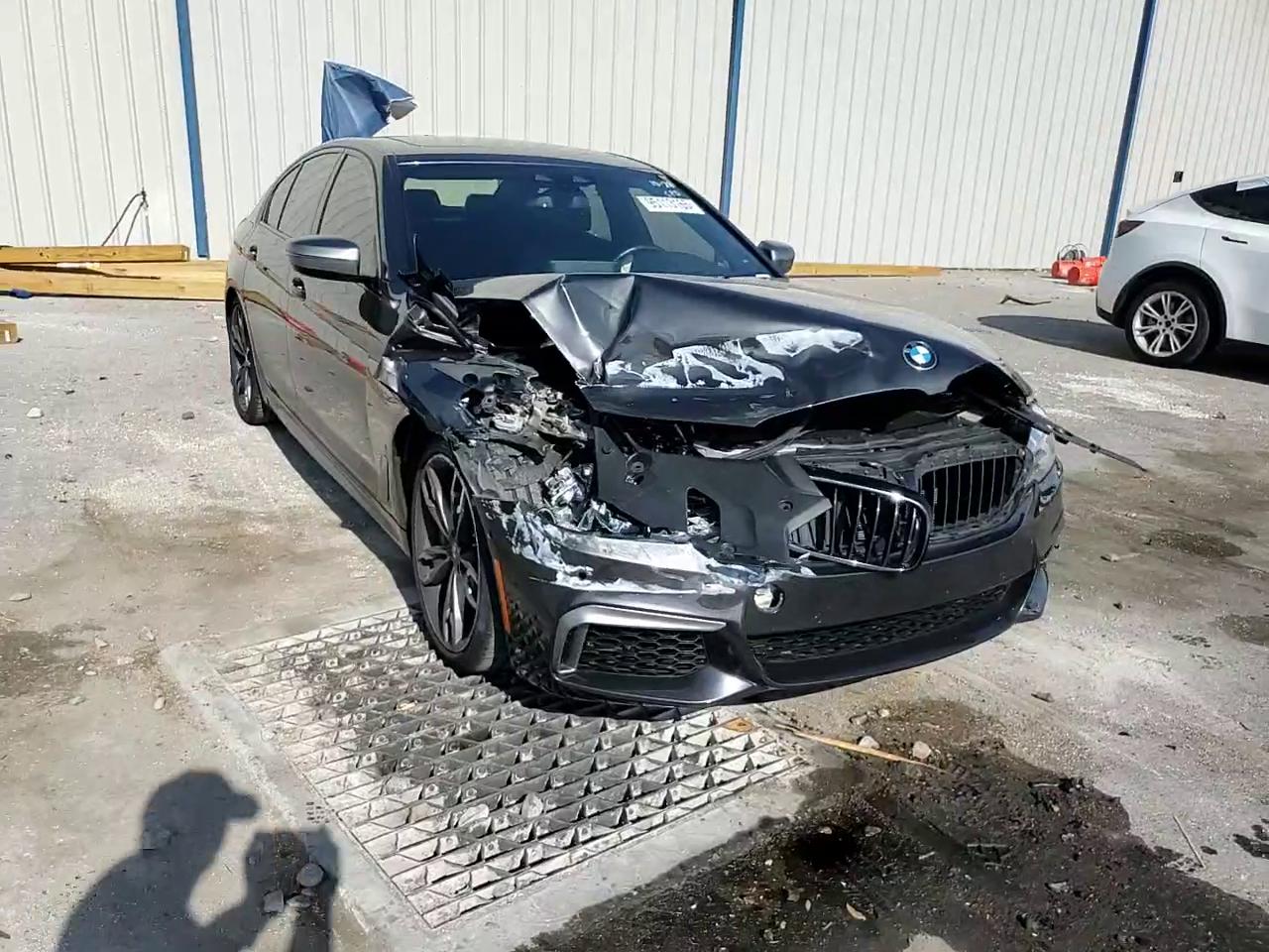 Фото: WBAJS7C03LCE13617