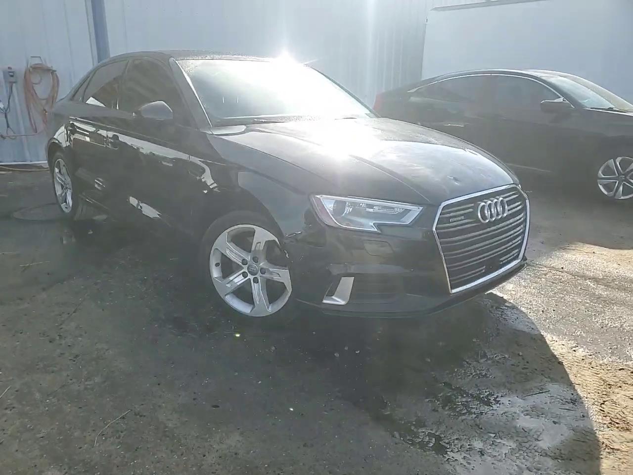 Фото: WAUB8GFF6J1043143