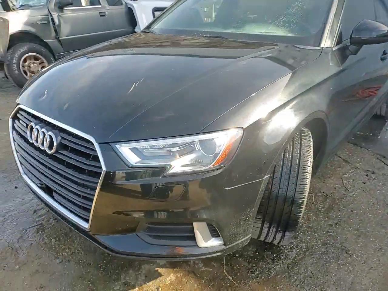 Фото: WAUB8GFF6J1043143