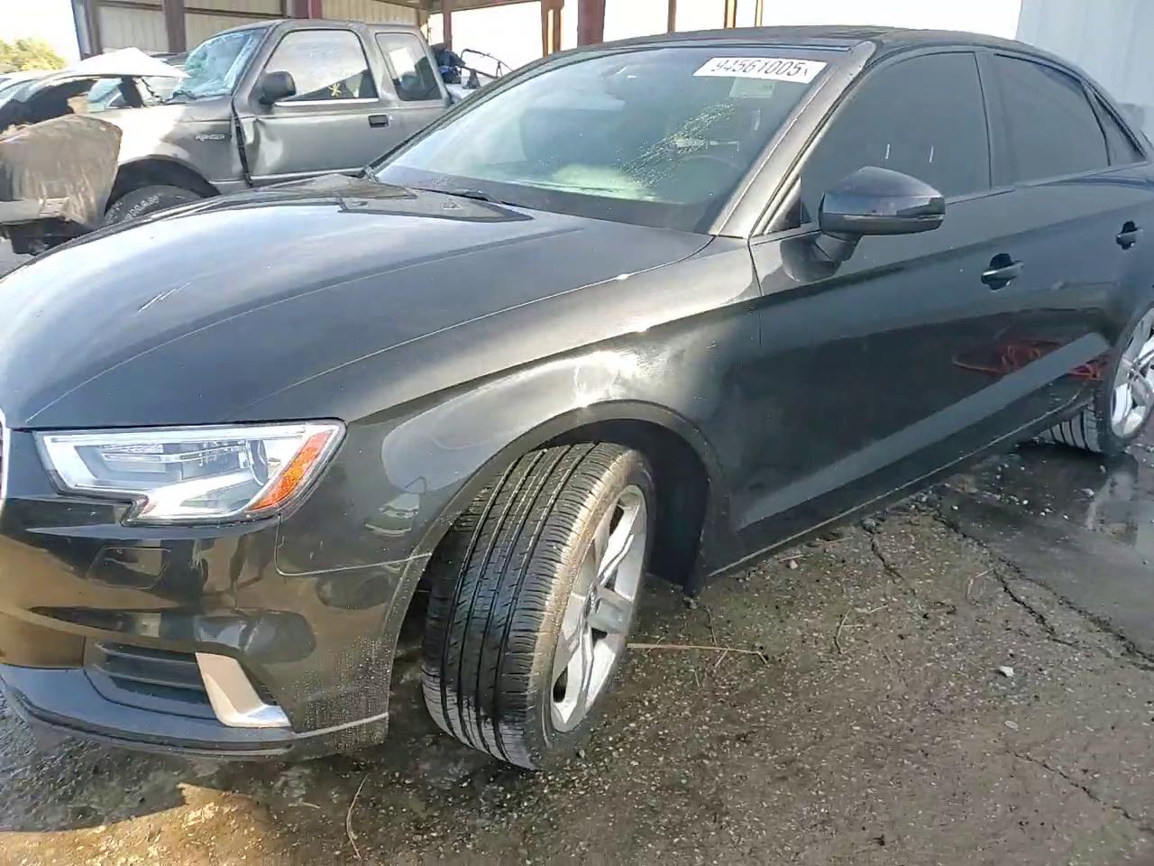 Фото: WAUB8GFF6J1043143