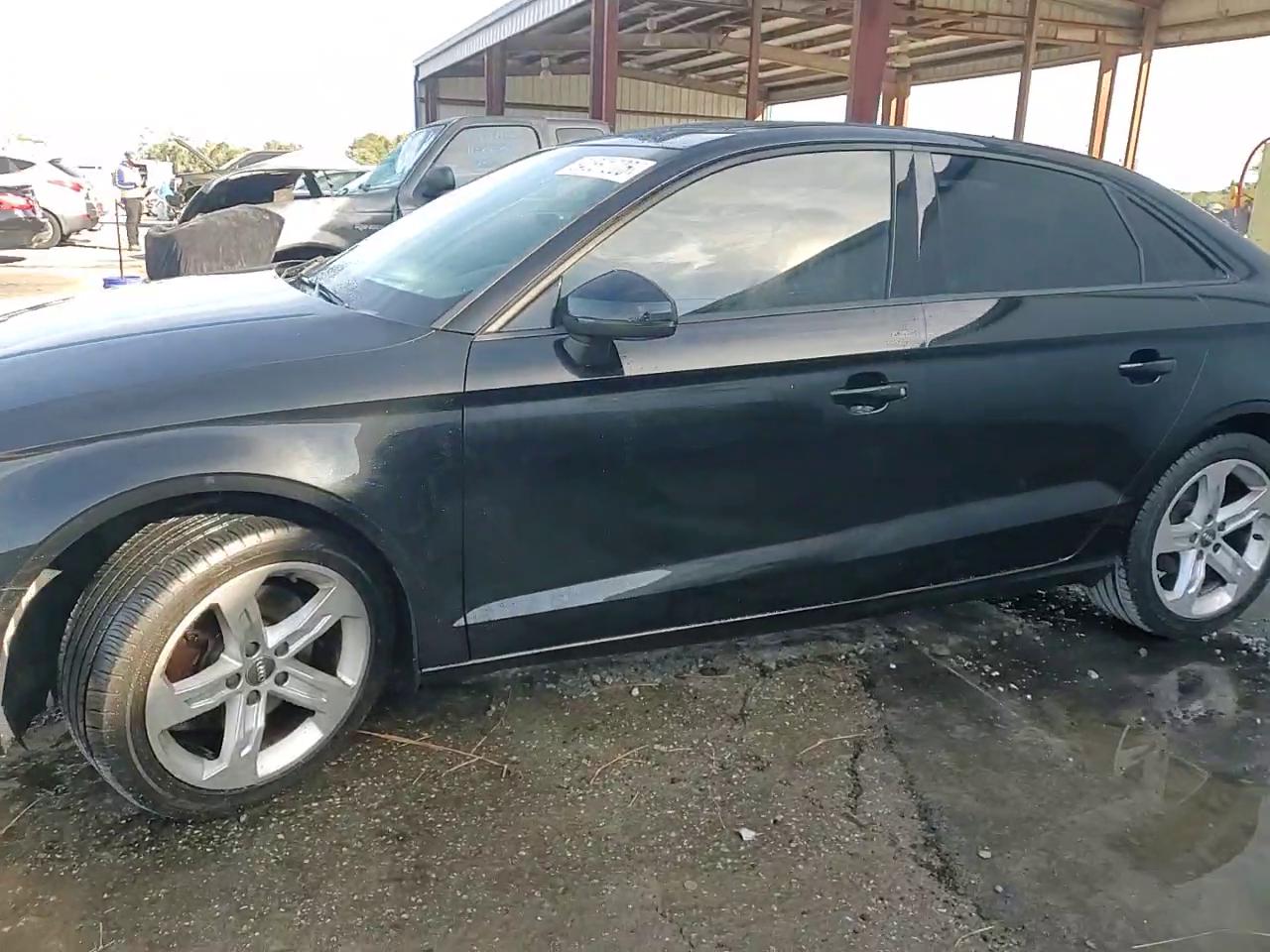 Фото: WAUB8GFF6J1043143