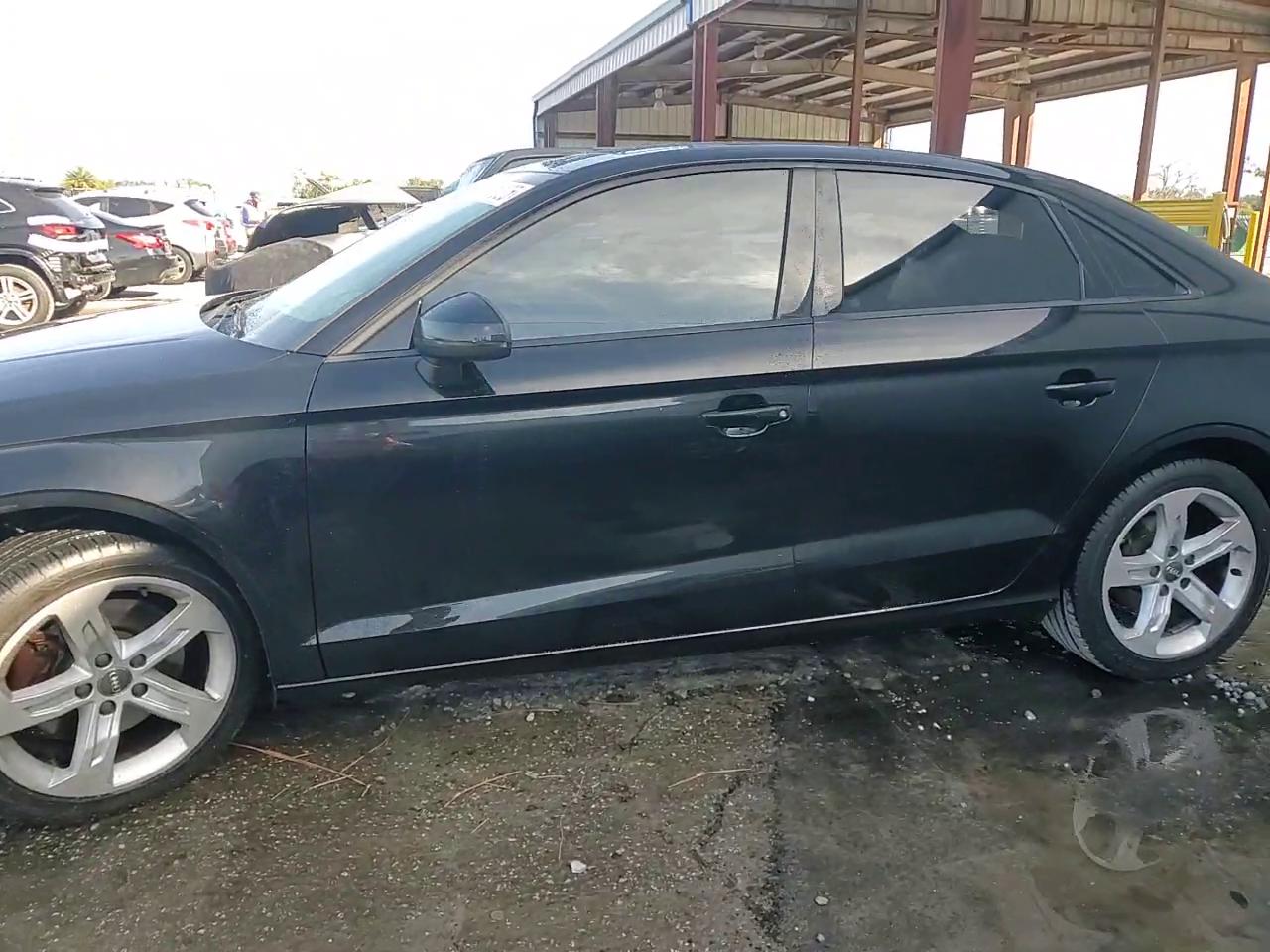 Фото: WAUB8GFF6J1043143