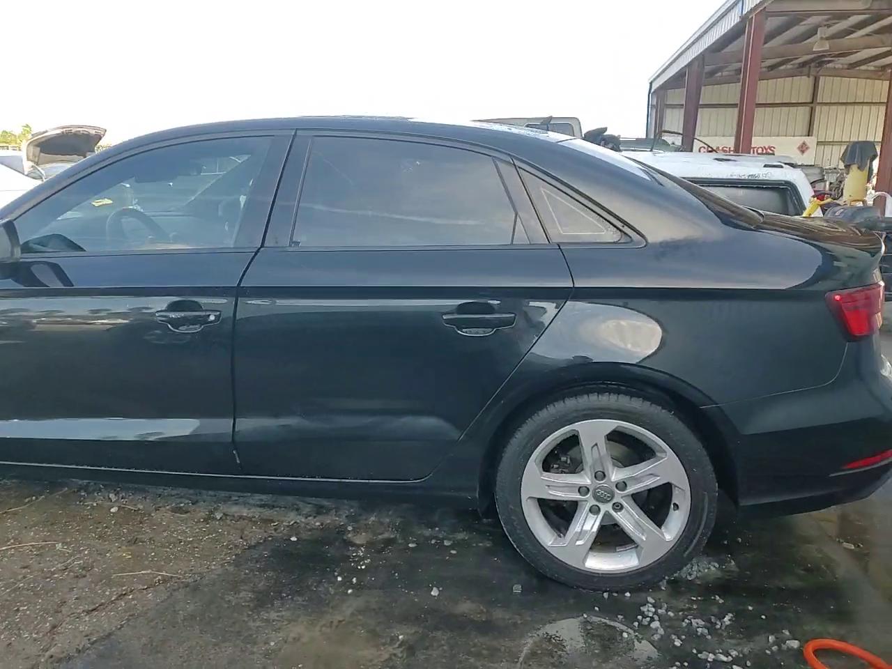 Фото: WAUB8GFF6J1043143