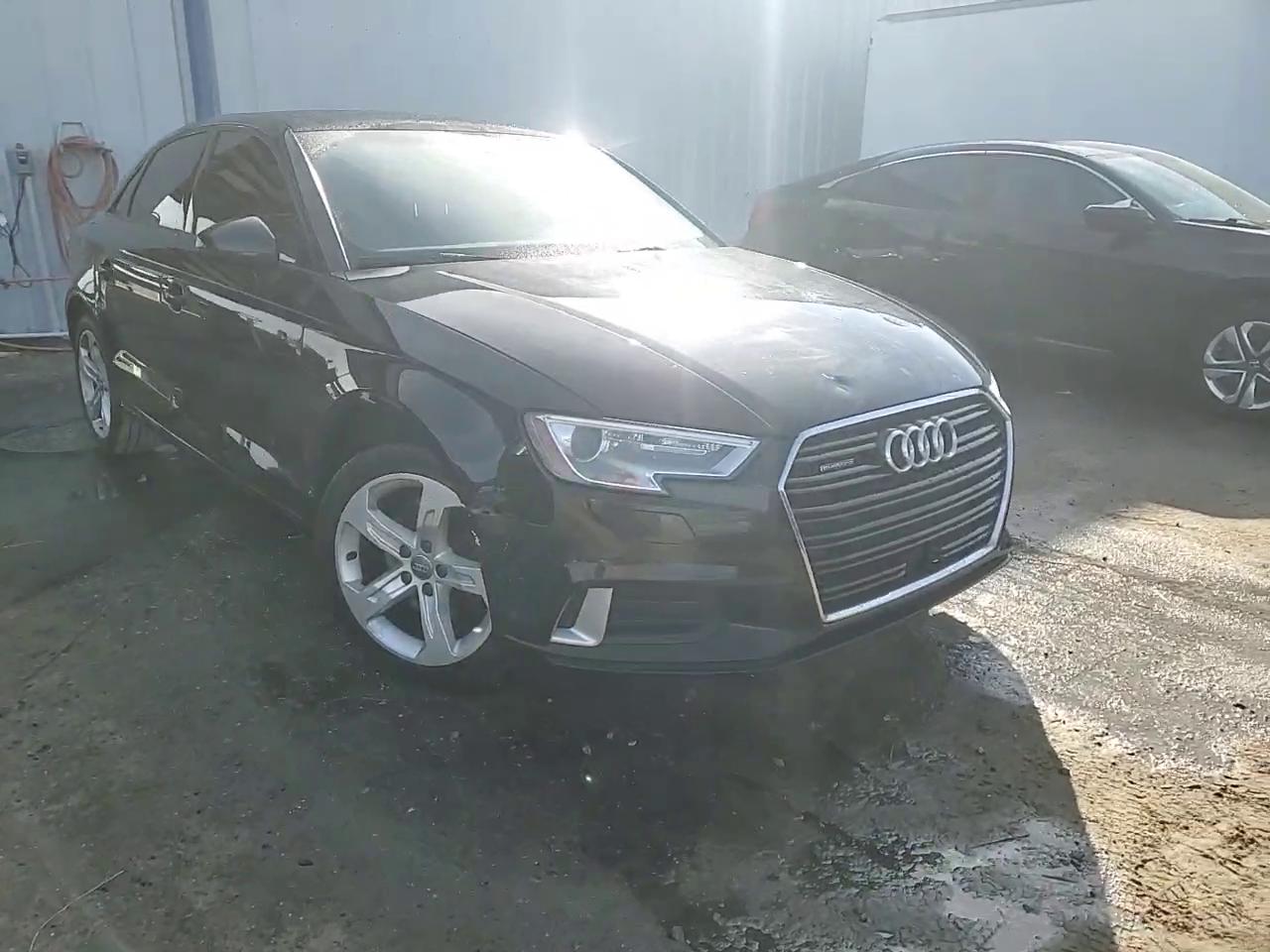 Фото: WAUB8GFF6J1043143