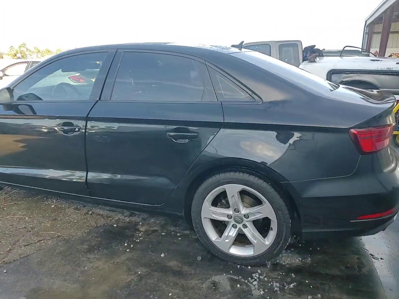 Фото: WAUB8GFF6J1043143