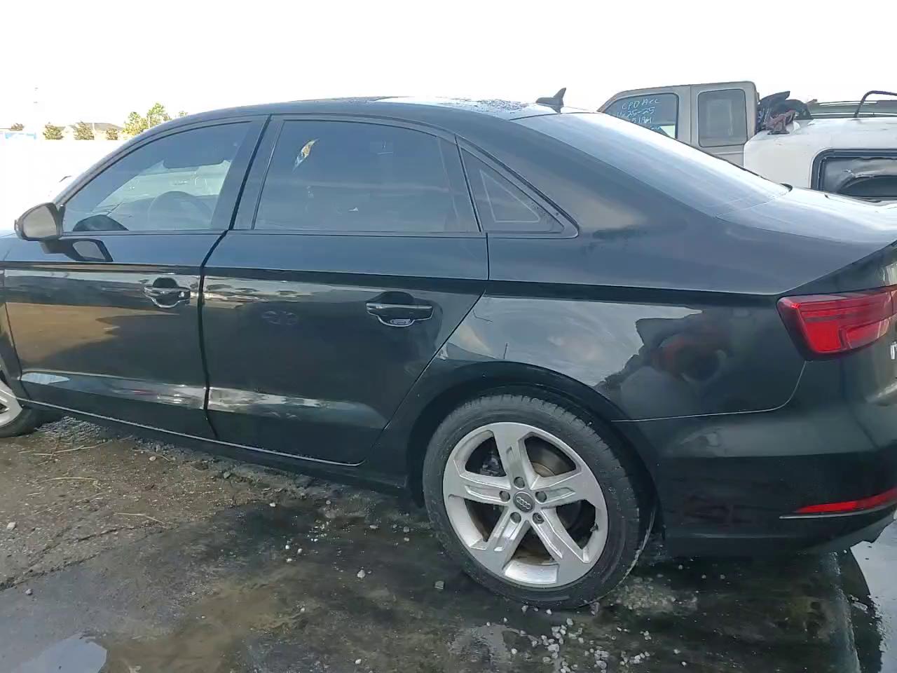 Фото: WAUB8GFF6J1043143