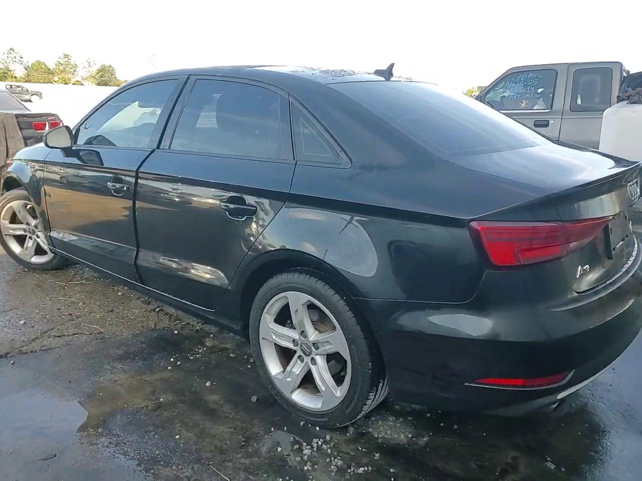 Фото: WAUB8GFF6J1043143