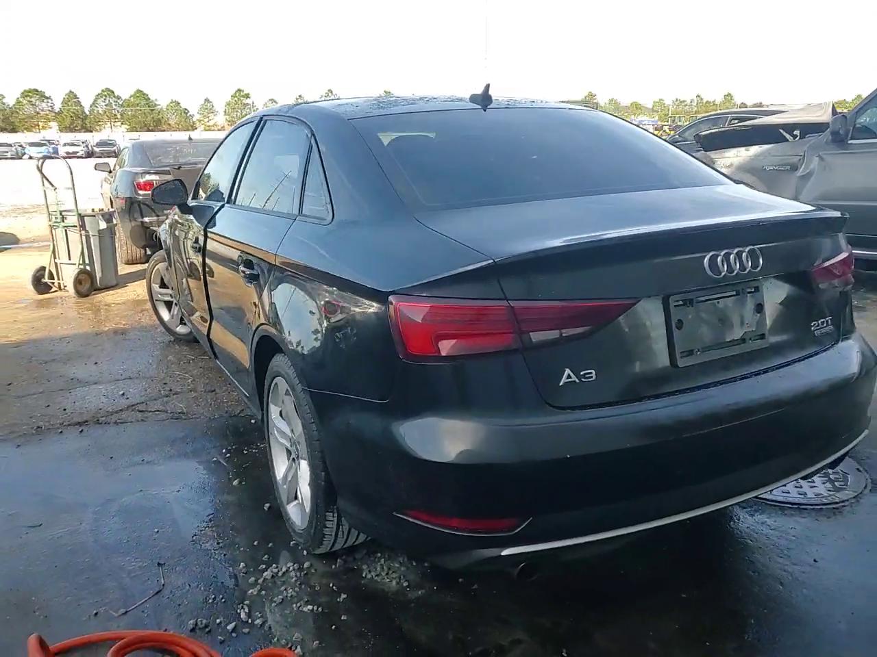 Фото: WAUB8GFF6J1043143