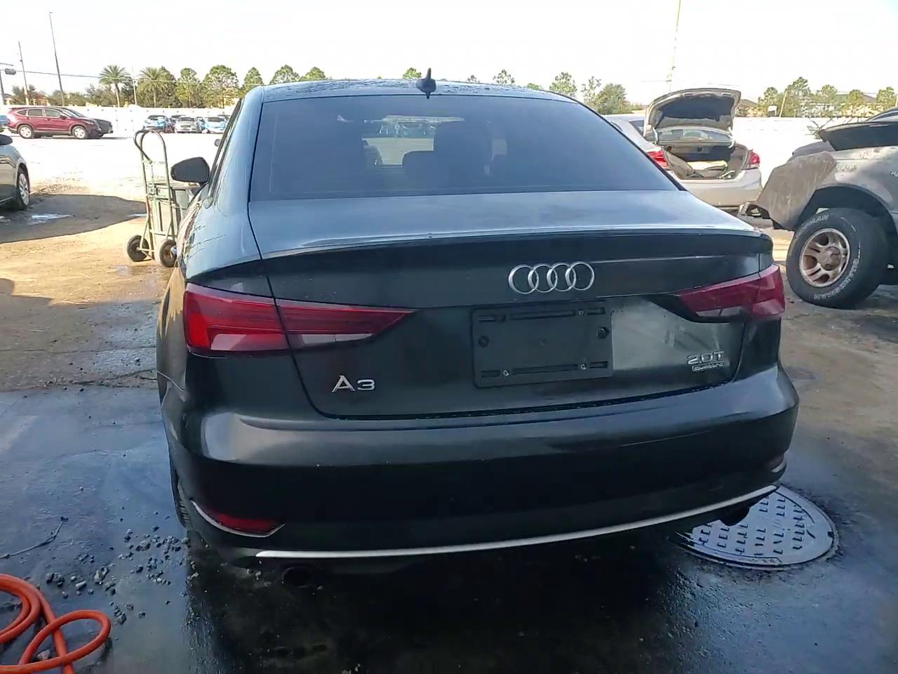 Фото: WAUB8GFF6J1043143