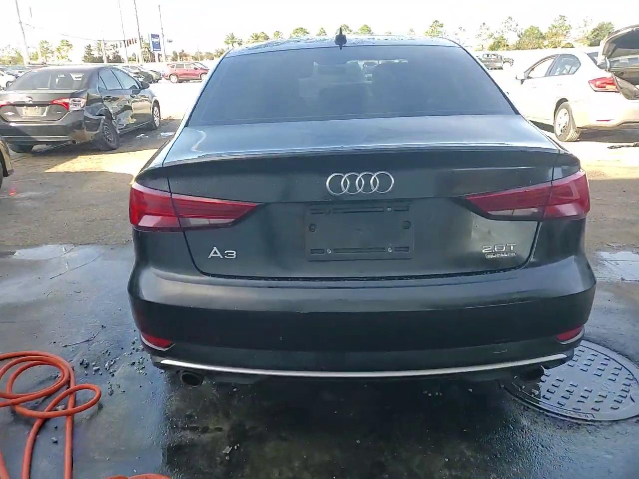 Фото: WAUB8GFF6J1043143