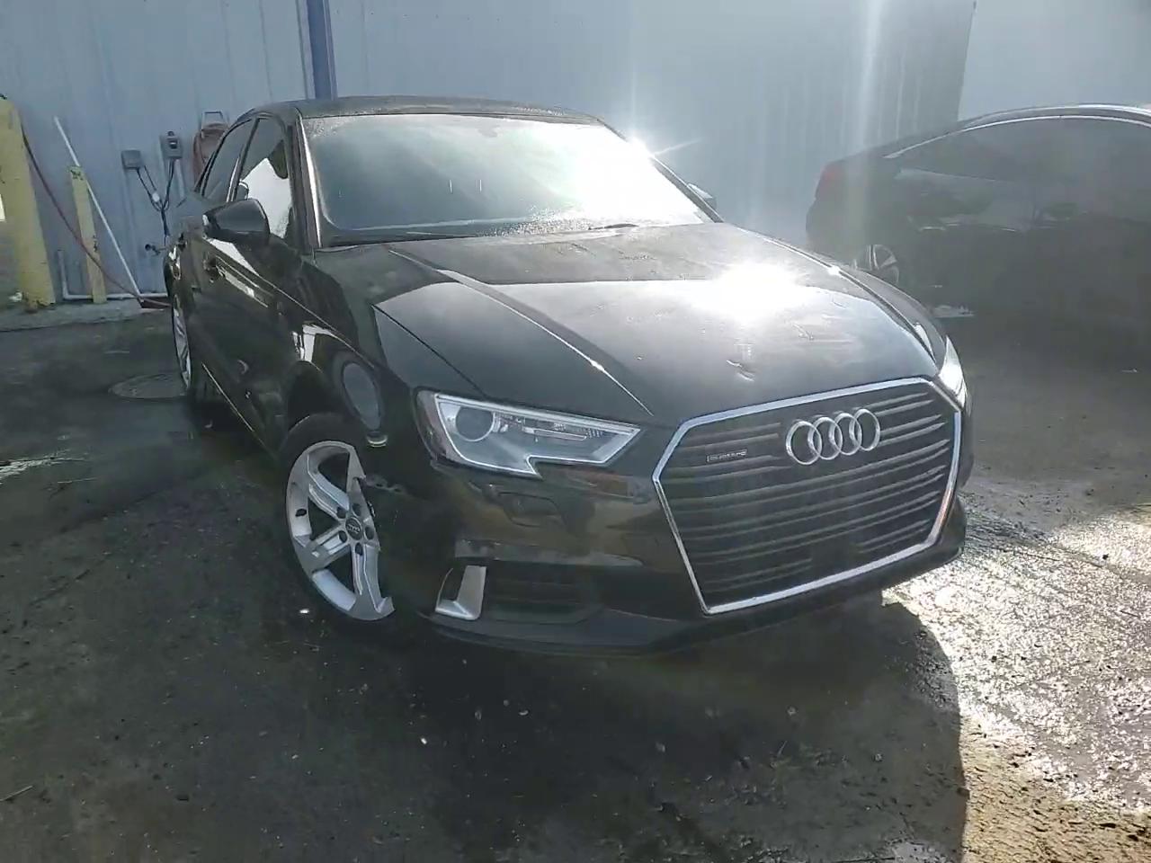 Фото: WAUB8GFF6J1043143