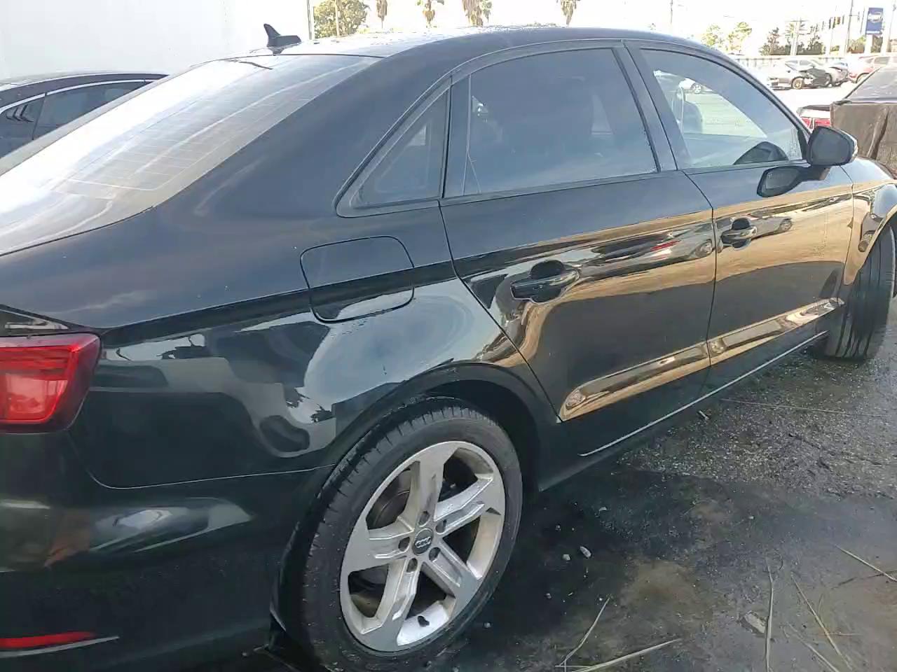 Фото: WAUB8GFF6J1043143