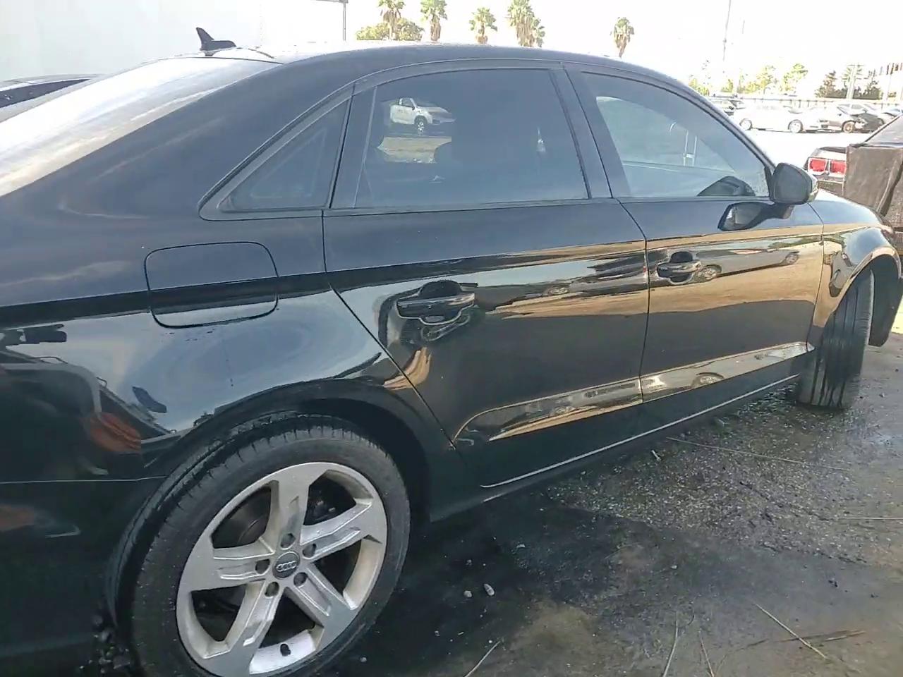 Фото: WAUB8GFF6J1043143