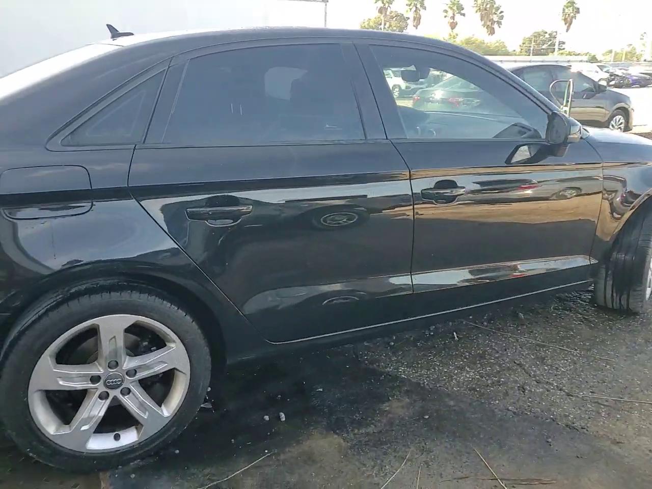 Фото: WAUB8GFF6J1043143