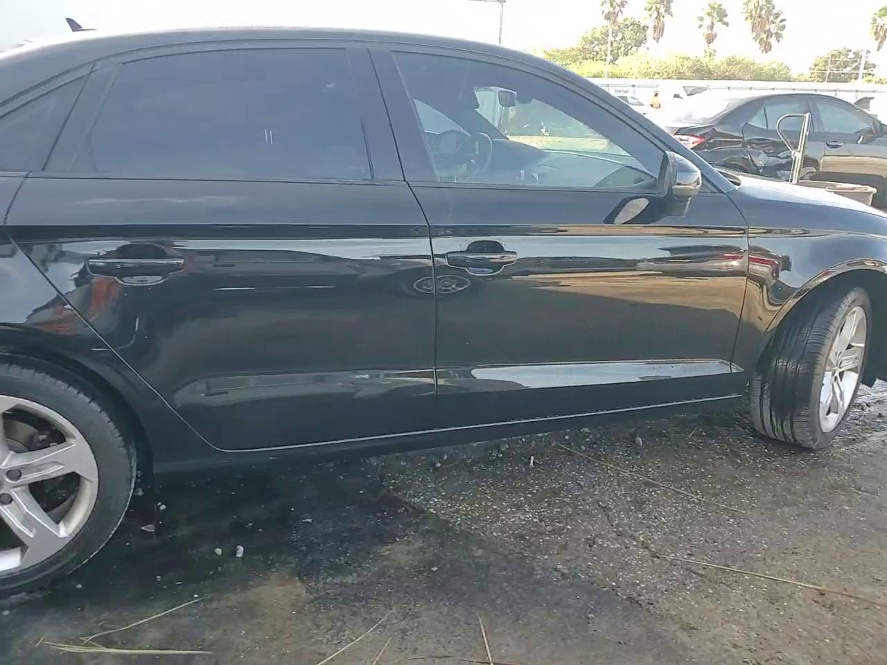 Фото: WAUB8GFF6J1043143