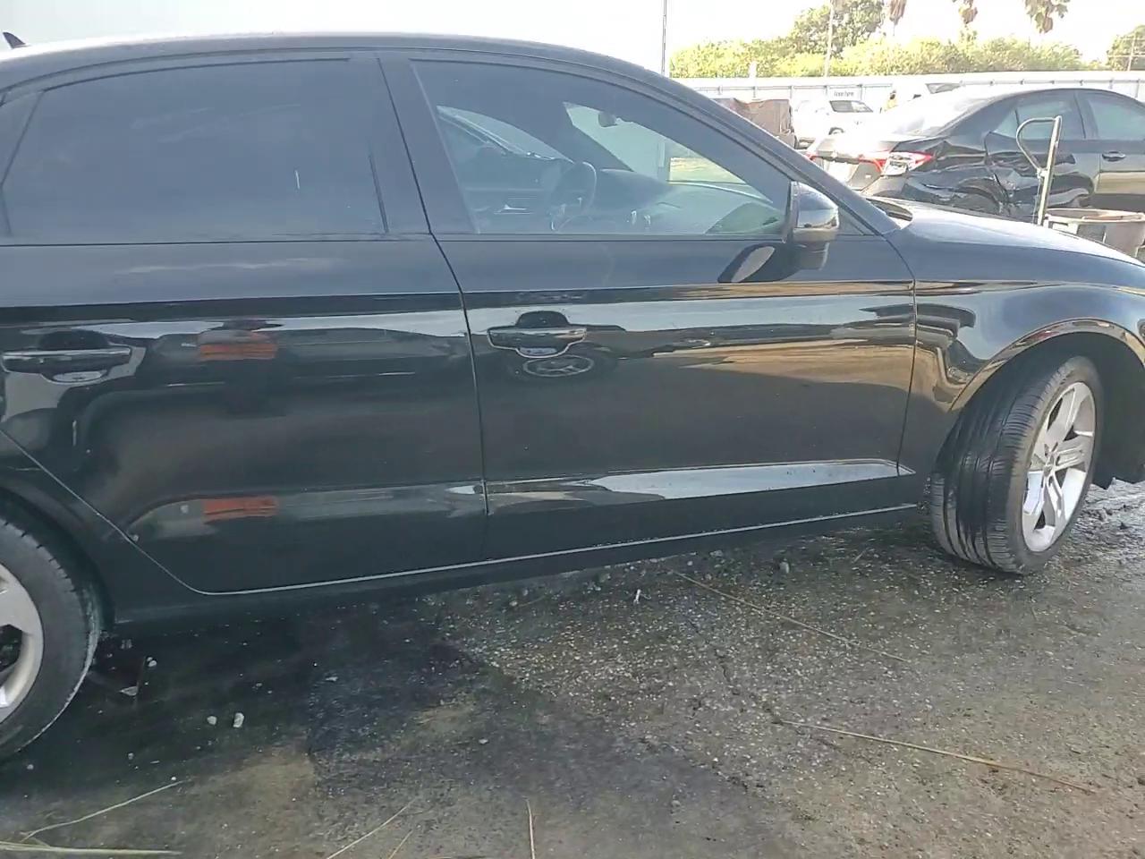 Фото: WAUB8GFF6J1043143