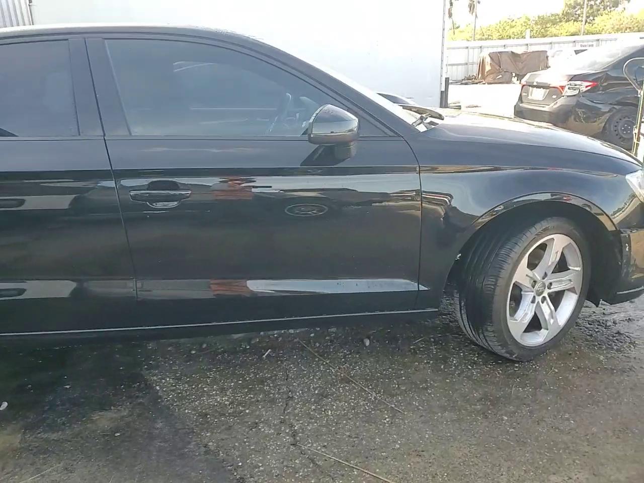 Фото: WAUB8GFF6J1043143