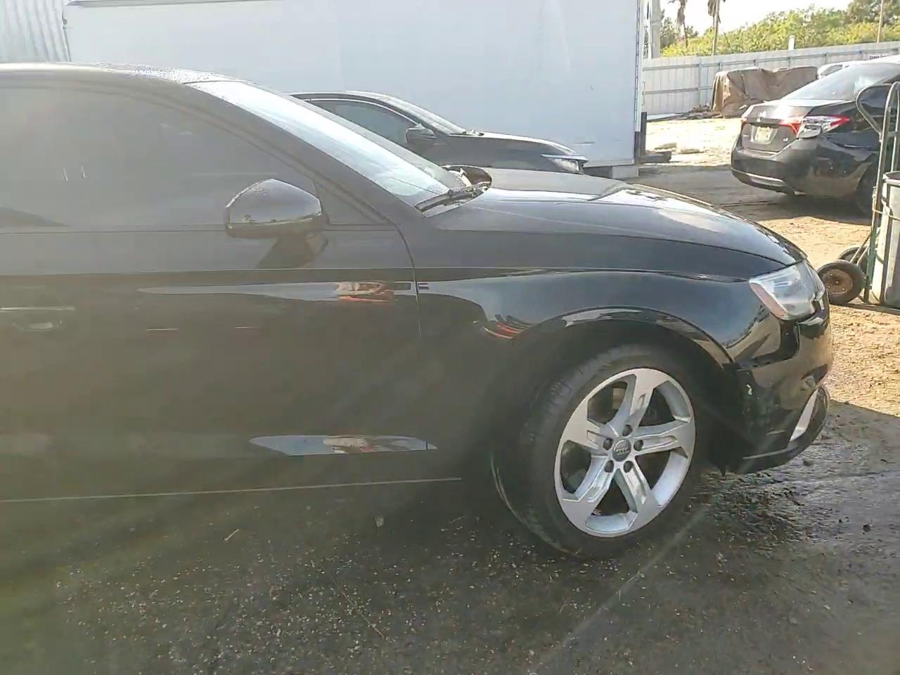 Фото: WAUB8GFF6J1043143